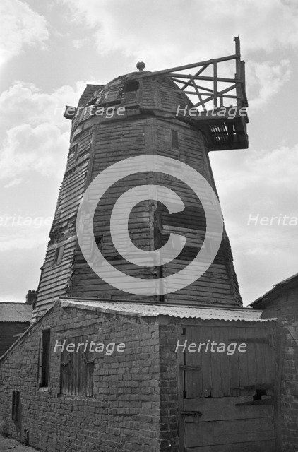 Biscott Windmill, Luton, Bedfordshire, 1934. Artist: HES Simmons