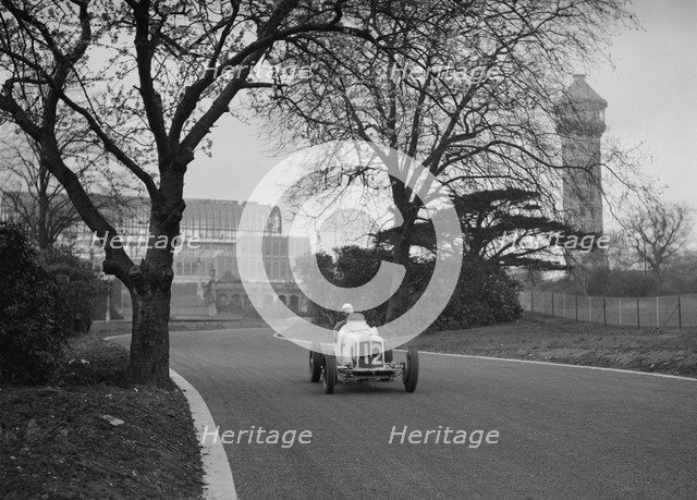 ERA of Arthur Dobson racing at Crystal Palace, London, 1939. Artist: Bill Brunell.