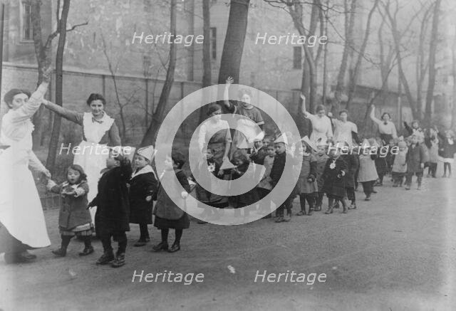 Berlin, Children of soldiers at front, between 1914 and c1915. Creator: Bain News Service.