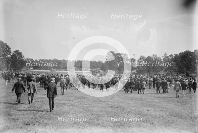 Gallery at golf match, 9/13/13, 1913. Creator: Bain News Service.
