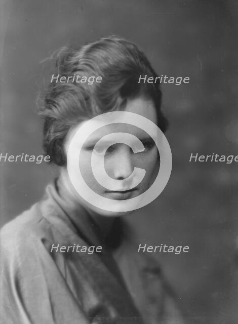 Kelly, Martha, Miss, portrait photograph, 1916. Creator: Arnold Genthe.