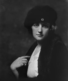 Mrs. J. Schoonmaker, portrait photograph, 1919 Oct. 16. Creator: Arnold Genthe.