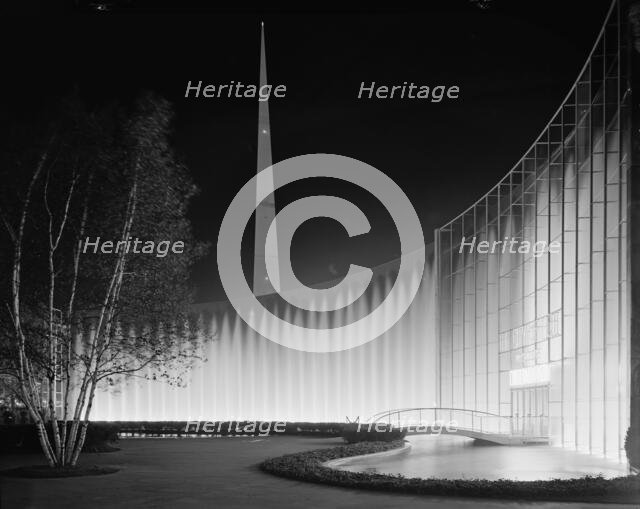 World's Fair night views, 1939. Creator: Gottscho-Schleisner, Inc.