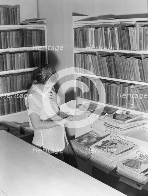 Arvin camp for migrant workers (FSA), California, 1938. Creator: Dorothea Lange.