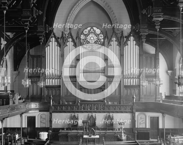Organ at Fort Street Presbyterian Church, Detroit, Mich., between 1905 and 1915. Creator: Unknown.