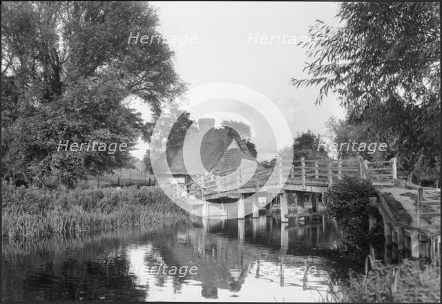 Flatford Bridge, Flatford Mill, East Bergholt, Babergh, Suffolk, 1930-1946. Creator: J Dixon Scott.