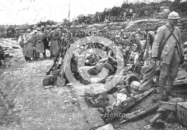 'Derriere la bataille, au Sud de la Somme: avant, pendant et apres une attaque..', 1916. Creator: Unknown.