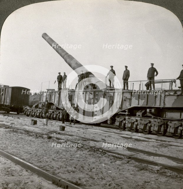 16 inch railway gun which pulverised the Hindenburg Line, World War I, France, 1917-1918.Artist: Realistic Travels Publishers