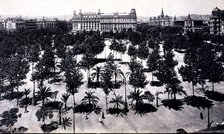 Central view of Catalonia Square in Barcelona and the Hotel Colon building, now disappeared, 1915.