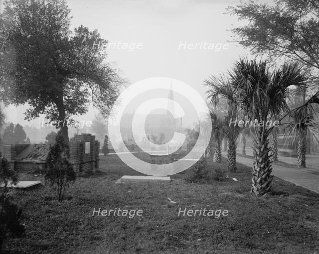 Old Colonial Cemetery, Savannah, Ga., c1900. Creator: Unknown.