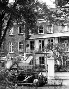 18 Cheyne Walk, London, c1955.  Creator: Arthur Charles Kirby Ware.