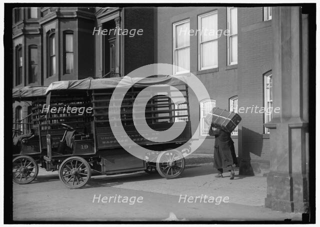 Union Transfer Company truck, between 1914 and 1918. Creator: Harris & Ewing.