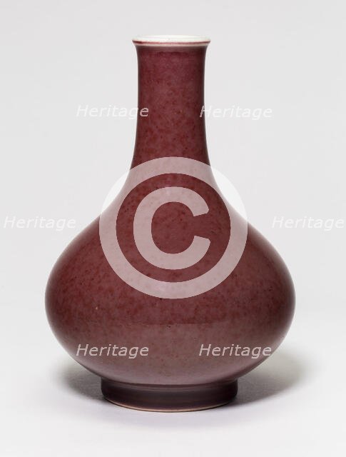 Bottle-Shaped Vase with Globular Body, Qing dynasty (1644-1911), c. 19th century. Creator: Unknown.