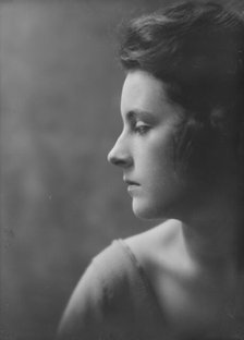 Campbell, Dorothy, Miss, portrait photograph, 1917 June 20. Creator: Arnold Genthe.