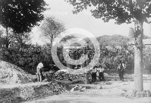 Digging trench at Porte Maillot, Paris, 1914. Creator: Bain News Service.