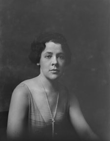 Miss S. Dowman, portrait photograph, 1918 Oct. 30. Creator: Arnold Genthe.