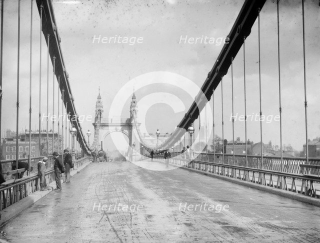Hammersmith Bridge, Hammersmith, London, c1887-1899. Artist: Henry Taunt