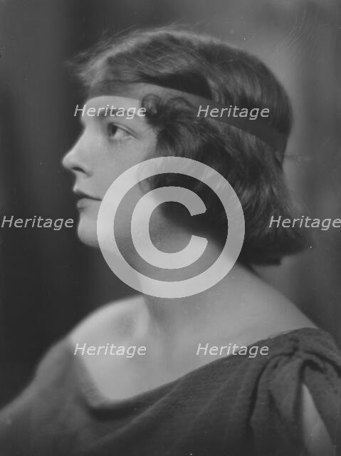 Carmen, Miss, portrait photograph, 1917. Creator: Arnold Genthe.