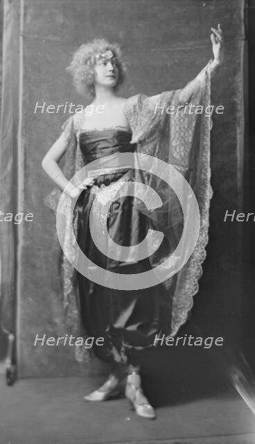 Miss Beatrice Linda Swanson, portrait photograph, 1918 Mar. 27. Creator: Arnold Genthe.