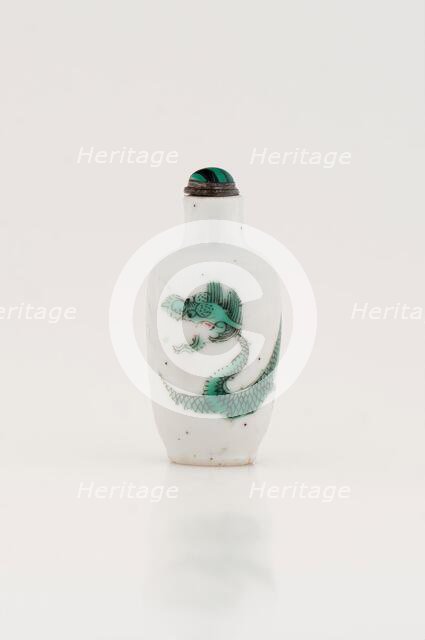 Snuff bottle with lid (dragon motiff), 19th century. Creator: Unknown.