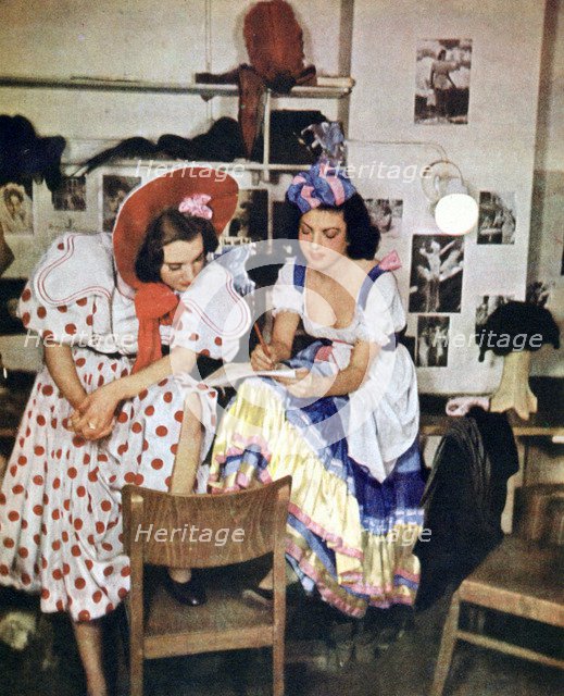 Two women from the light opera Like One Time in May, by Walter Kollo, Berlin, 1943. Artist: Unknown