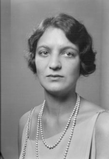 Mellon, Alsa, Miss, portrait photograph, 1924 Nov. 26. Creator: Arnold Genthe.