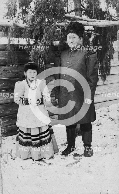 A man with his daughter, late 19th cent - early 20th cent. Creator: I Popov.