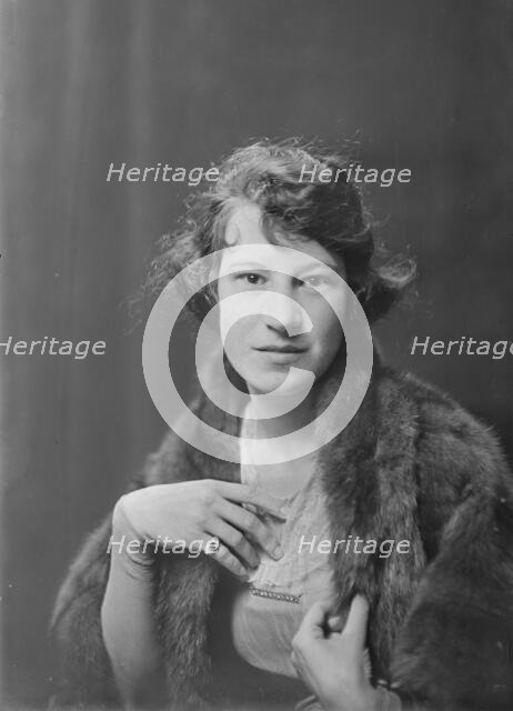 Miss Orme, portrait photograph, 1918 Sept. 7. Creator: Arnold Genthe.