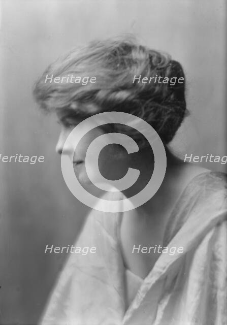 Goode, Blanche, Miss, portrait photograph, 1914 or 1915. Creator: Arnold Genthe.