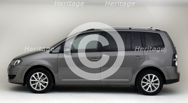 2009 Volkswagen Touran Tdi Artist: Unknown.