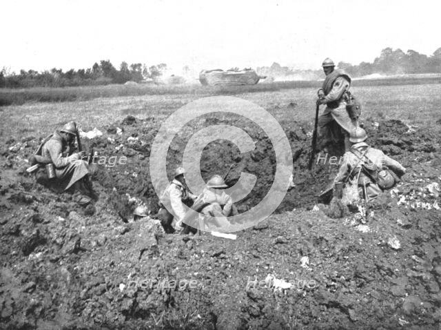 'Notre Contre-Attaque du 11 juin 1918; pendant la progression de nos fantassins de trou..., 1918. Creator: Unknown.