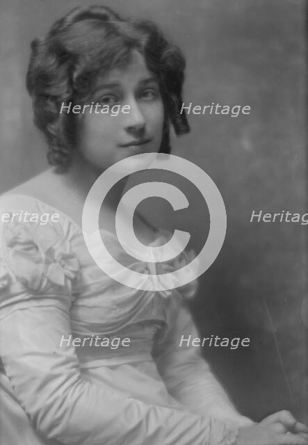 Belwin, Alma, Miss, portrait photograph, 1913. Creator: Arnold Genthe.