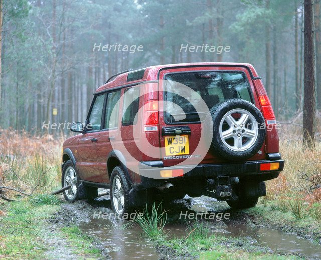 2000 Land Rover Discovery TD5. Artist: Unknown.