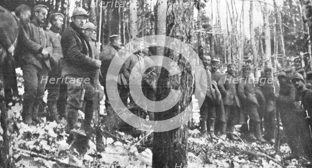 'Les derniers combats de l'Hartmannswillerkopf; prisonniers allemands faits..., 1916. Creator: Unknown.