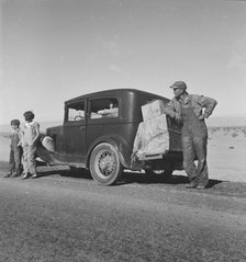 Oklahoma sharecropper entering California, 1937. Creator: Dorothea Lange.