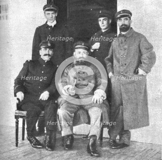 'L'expedition des Dardanelles, le tentative de enforcement..., 1915 (1924). Creator: Unknown.