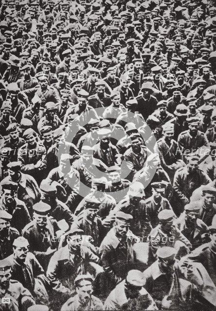 Thousands of German prisoners captured by the Allied advance, World War I, 1918. Artist: Unknown