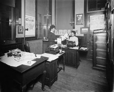 Stenographers' room, Leland & Faulconer Manufacturing Co., Detroit, Mich., 1903 Nov. Creator: Unknown.