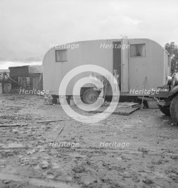 Orange packer of Sunkist oranges, self-built trailer, California, 1939. Creator: Dorothea Lange.