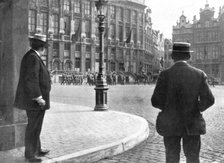 'Les Allemands a Bruxelles; Le 20 aout 1914, l'infanterie allemande entrait a Bruxelles', 1914. Creator: Unknown.