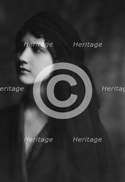 Isadora Duncan dancer, portrait photograph, between 1915 and 1923. Creator: Arnold Genthe.