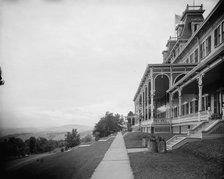 New Grand Hotel, front veranda, Catskill Mtns., N.Y., between 1900 and 1910. Creator: William H. Jackson.