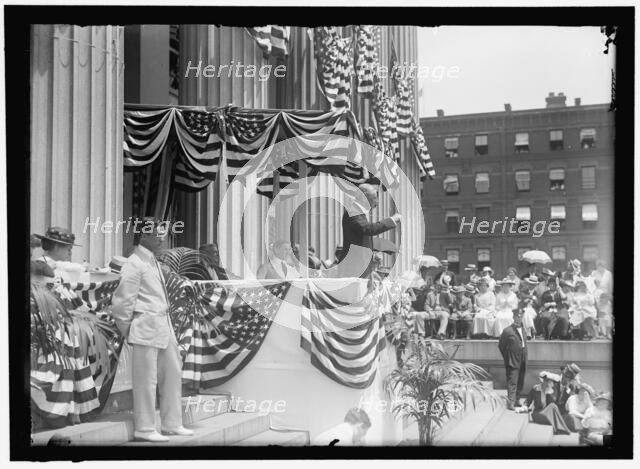 Wilson, Woodrow, speaking, between 1910 and 1917. Creator: Harris & Ewing.