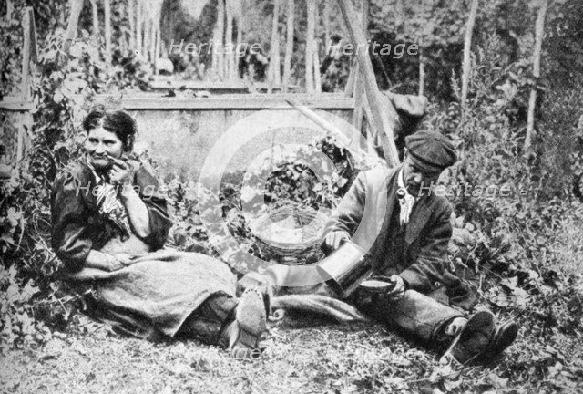 Hop pickers, Kentish hop fields, c1922. Artist: Unknown