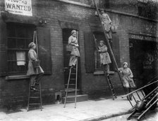 Women window cleaners, Nottingham, Nottinghamshire, 1917. Artist: Unknown