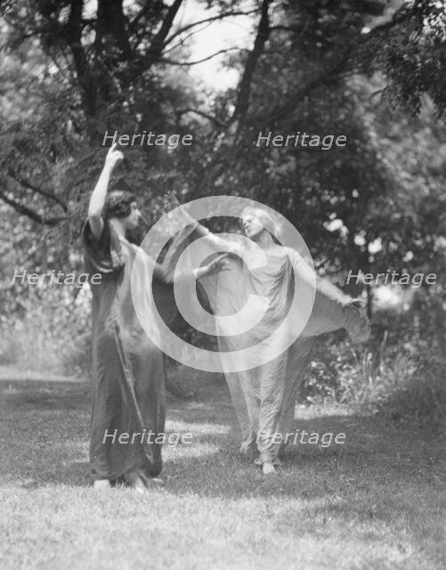 Wanger, Beatrice, Miss, and Miss Solveig Hornbeck, 1921 June 21. Creator: Arnold Genthe.