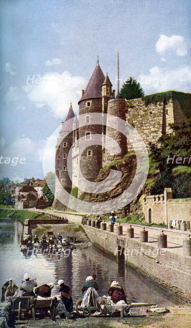 The women of Josselin doing their laundry, Brittany, France, c1924. Artist: Unknown