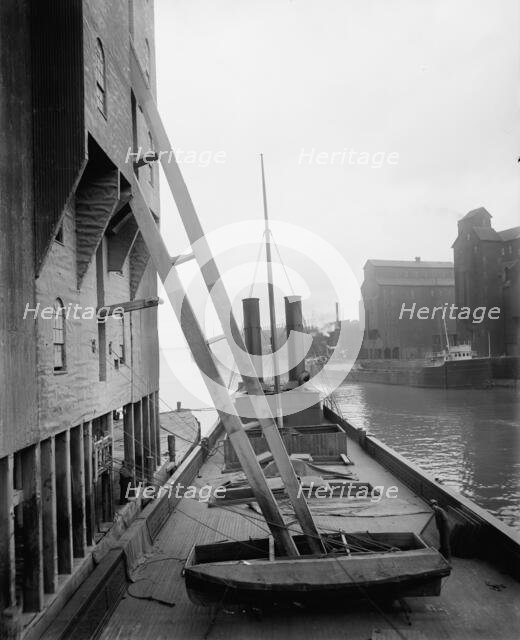 Unloading wheat into elevators, Buffalo, c1900. Creator: Unknown.
