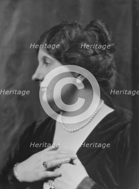 Stanton, Frank, Mrs., portrait photograph, 1913 Dec. 18. Creator: Arnold Genthe.