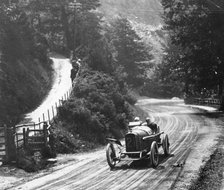 AL Guinness in a Sunbeam, Isle of Man TT race, 1914. Artist: Unknown